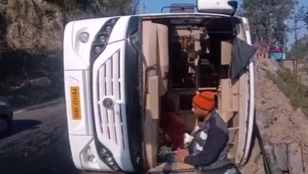 बिलासपुरः केरल से मनाली जा रही बस पंचर होने के कारण पलटी, 51 छात्र थे सवार