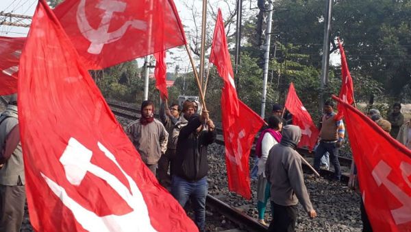 CAA के खिलाफ लेफ्ट का भारत बंद, बेंगलुरू-UP में धारा-144 लागू, बिहार में CPI कार्यकर्ताओं ने रोकी ट्रेन