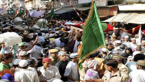 इक्कीसवीं सदी के भारत में जाति-धर्म के नाम पर माहौल खराब करते चंद लोग व राजनेता