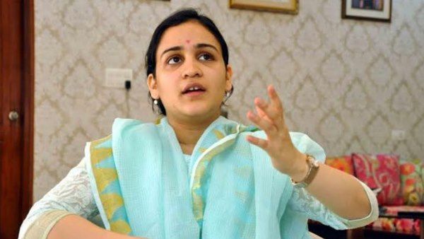 NRC पर विरोध में अखिलेश, लेकिन मुलायम की छोटी बहू ने समर्थन में किया ट्वीट