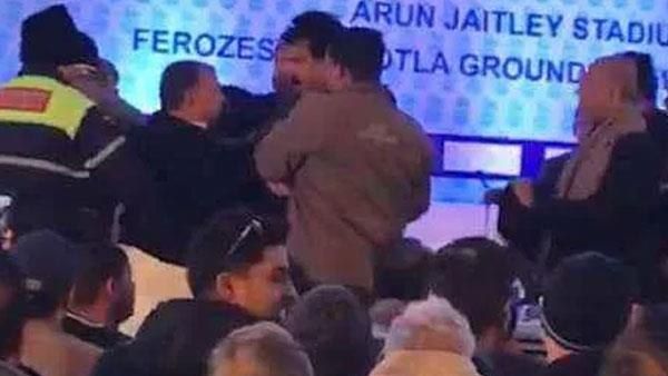 VIDEO: DDCA की मीटिंग में जमकर चले लात घूंसे, बैठक में हुआ जमकर बवाल