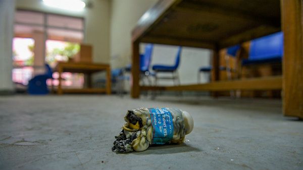 पुलिस ने जामिया लाइब्रेरी में आंसू गैस के गोले दागे, स्टूडेंट की आंख की रोशनी चली गई- रिपोर्ट