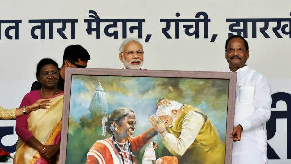 झारखंड में आदिवासी-जनजातियों पर कितनी मेहरबान रही रघुबर सरकार, पार्टी का दावा वे ही लगाएंगे नैया पार
