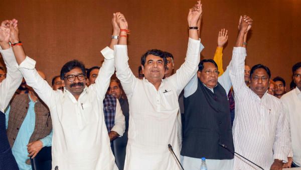 Jharkhand Assembly Election Result 2019: इन 10 वजहों से JMM-कांग्रेस महागठबंधन को मिला फायदा, बहुमत के करीब