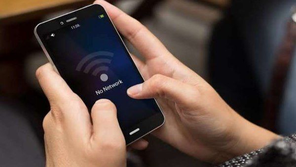बांग्लादेश सरकार ने भारत से सटे 1 KM के दायरे में बंद किए मोबाइल नेटवर्क