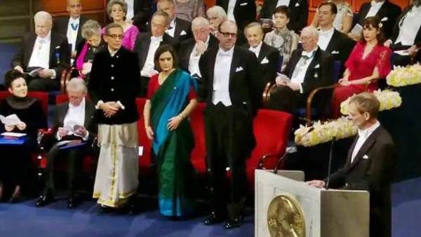 Nobel Prize 2019: पुरस्कार लेने पत्नी संग भारतीय परिधान में पहुंचे अभिजीत बनर्जी, देखिए वीडियो