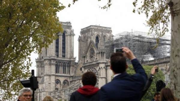 फ्रांस: 200 साल में पहली बार, नोट्रे-डेम कैथेड्रल में नहीं होगा क्रिसमस मास