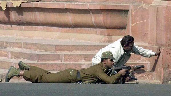 संसद हमला: पूर्व सांसद ने बयां किया खौफनाक मंजर, 'मेरे बगल से निकल गई गोली और शायद पत्रकार को लगी'