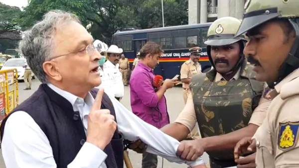 CAA Protest: रामचंद्र गुहा बोले- असली 'टुकड़े-टुकड़े गैंग' दिल्ली में बैठा है