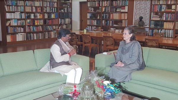 हेमंत सोरेन ने शपथ सोनिया गांधी को दिया शपथ ग्रहण का न्योता, बोले- पीएम को भी करेंगे इनवाइट