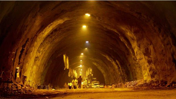 चीन की सीमा के पास 4 अत्याधुनिक सुरंगें बनाने पर काम तेज, पाकिस्तानी सीमा पर 6 नई सुरंगों की तैयारी