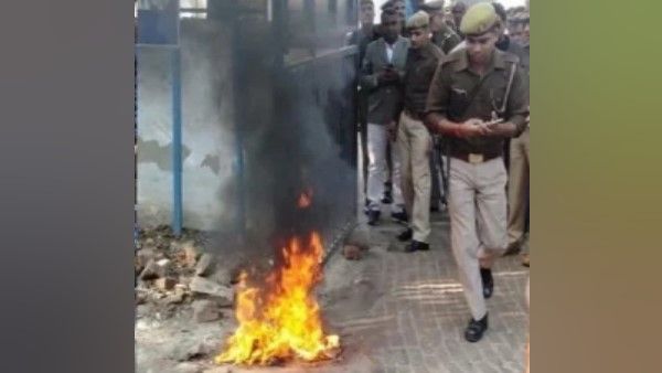 उन्नाव में एक और रेप पीड़िता ने तोड़ा दम, एसपी ऑफिस में लगाई थी खुद को आग