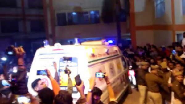 लखनऊः उन्नाव रेप पीड़िता की हालत गंभीर, एयर एम्बुलेंस से दिल्ली भेजने की तैयारी