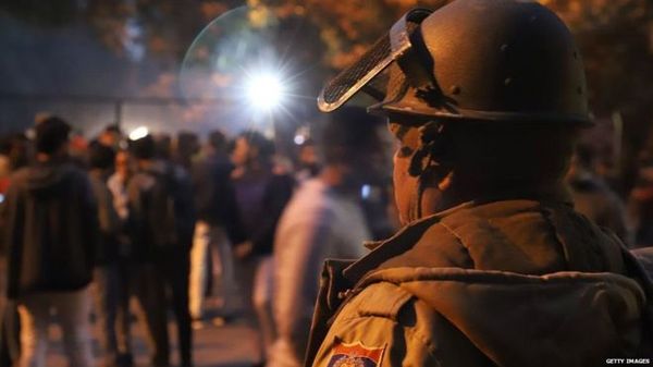 जेएनयू हिंसा: दिल्ली पुलिस पर पूर्व पुलिस अधिकारी ही उठा रहे हैं सवाल?
