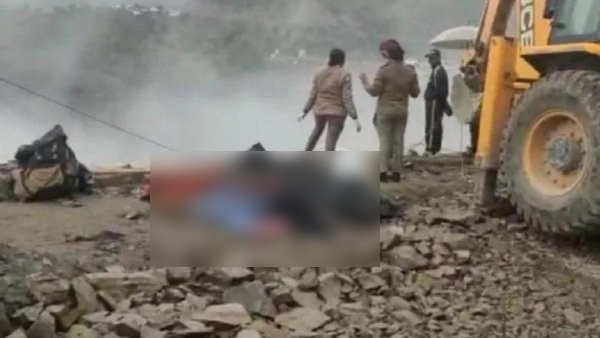 उत्तराखंडः 200 फीट नीचे खाई में जा गिरी ऑल्टो कार, 5 लोगों की मौत