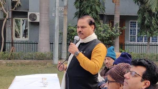 Delhi Assembly Election: AAP नेता जितेंद्र सिंह तोमर की जगह उनकी पत्नी लड़ेंगी त्रिनगर से चुनाव