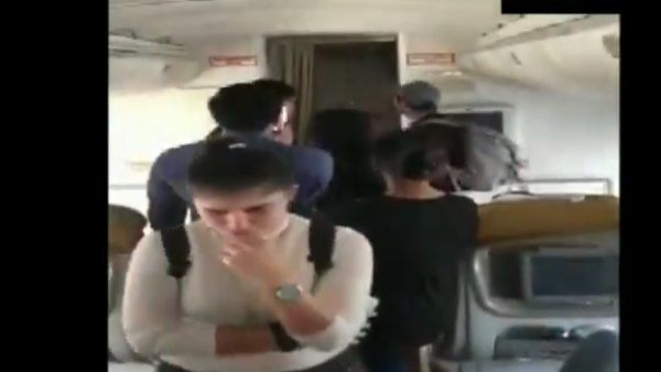 VIDEO: एयर इंडिया की फ्लाइट में हंगामा, कॉकपिट का दरवाजा तोड़ने की दी धमकी
