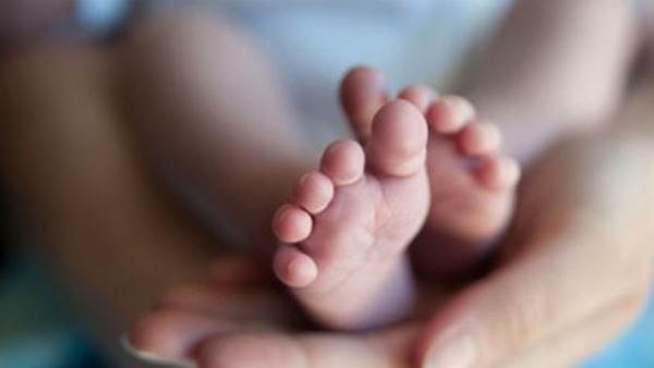 पैसों के लिए नवजात को मां से छीनकर नचाने लगे किन्नर, अचानक बच्चे की तबीयत बिगड़ी और फिर....