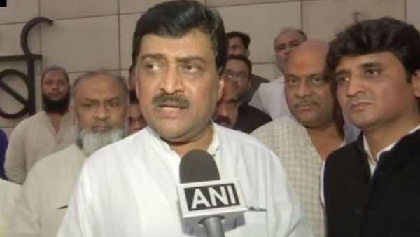 महाराष्ट्र: तीन दिन बाद भी नहीं हो पाया विभागों का बंटवारा, अब CM लेंगे अंतिम फैसला