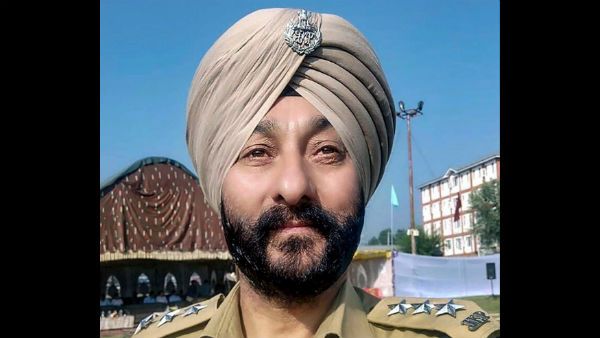 जम्‍मू कश्‍मीर पुलिस ने कहा DSP देवेंदर सिंह को गृह मंत्रालय से नहीं मिला है कोई वीरता पुरस्‍कार