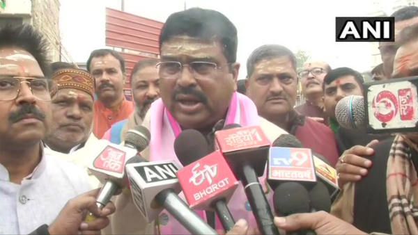 तेल की किल्लत की आशंका पर पेट्रोलियम मंत्री का बड़ा बयान