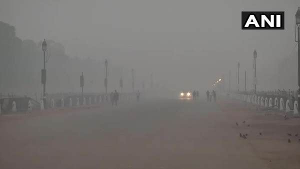 Weather: देश के इन हिस्सों में बारिश की आशंका, दिल्ली में छाया रहा कोहरा