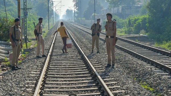 बिहार: बैलगाड़ी से टकराई ट्रेन, पांच लोगों की दर्दनाक मौत
