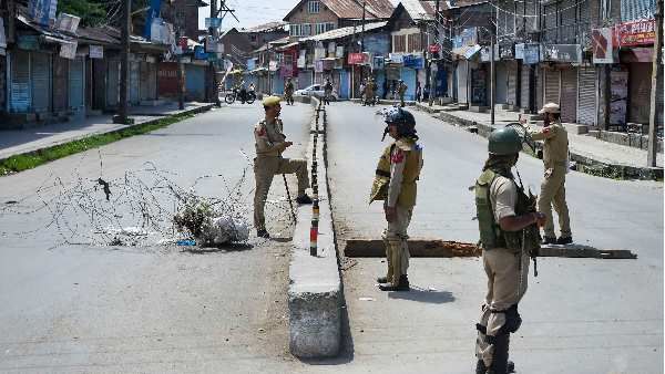 जम्मू-कश्मीर: आर्टिकल 370 हटाने के बाद हिरासत में लिए गए पांच और नेताओं को रिहा किया गया