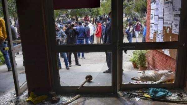 RTI में खुलासा- JNU में जनवरी के पहले हफ्ते में नहीं तोड़े गए बायोमेट्रिक सिस्टम और सीसीटीवी