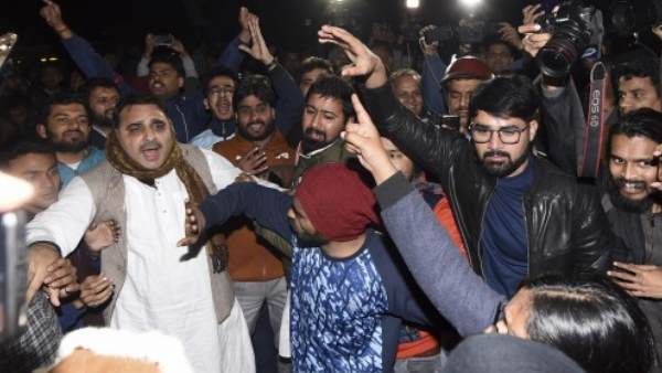 विश्वविद्यालय के VC पर भड़का JNU छात्र संघ, लगाया हिंसा कराने का आरोप