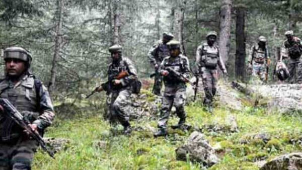 J&K: कुलगाम में Hizbul के दो आतंकियों के साथ कार में पकड़ा गया DSP, घर से मिली AK-47