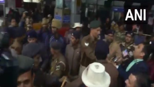 शरजील इमाम को दिल्ली लाते वक्त पटना एयरपोर्ट पर धक्का-मुक्की, चार मीडियाकर्मी घायल