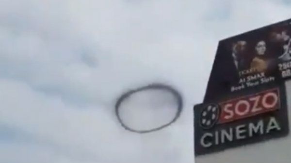 Viral Video: लाहौर के आसमान में नजर आया काला Ring, कुछ बोले एलियन, कुछ ने कहा Smog