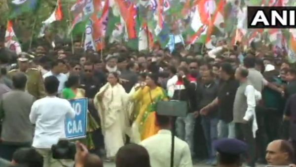 CAA-NRC: ममता बनर्जी ने PM मोदी से पूछा- प्रधानमंत्री भारत के, तो पाकिस्तान की बात क्यों करते हैं