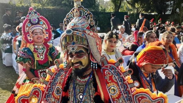 गणतंत्र दिवस परेड से पहले कलाकारों से मिले पीएम मोदी, बोले- आपका प्रदर्शन दिखाता है भारत की शक्ति