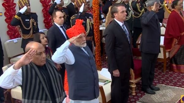 पहली बार देशभर के 105 टॉपर्स बने 71वें गणतंत्र दिवस के गवाह, पीएम मोदी के साथ बैठकर देखी परेड
