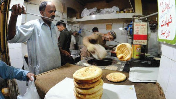 पाकिस्तान में आटे-दाल के भाव का संकट के पीछे की ये है असल वजह
