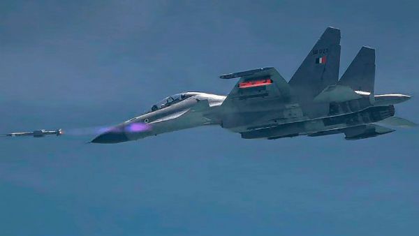 भारत-चीन झड़पः LAC पर आसमान में जमकर गरजे भारतीय वायु सेना के सुखोई-जगुआर विमान