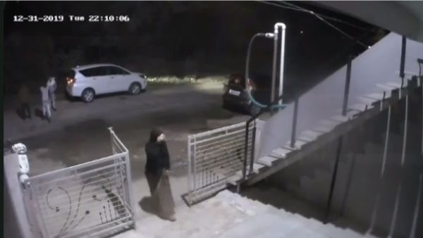 Honey Trap : सीएमओ के घर रात को भेजी महिला, CCTV कैमरे में कैद हुआ पूरा कांड, पुलिस तक पहुंची CD