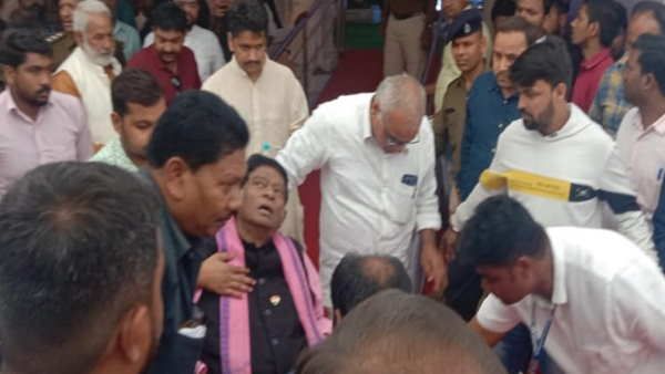 छत्तीसगढ़ः कार्यक्रम के दौरान मंच पर चढ़ते ही बेहोश हो गए पूर्व मुख्यमंत्री अजीत जोगी, ब्लड प्रेशर हो गया था लो