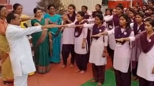 वैलेंटाइन्स डे पर कॉलेज ने छात्राओं को क्यों दिलाई 'कभी प्यार नहीं करने' की प्रतिज्ञा