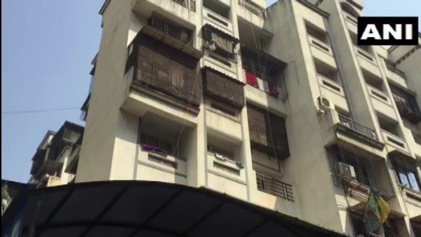 मुंबई: फ्लैट में बरामद हुए 4 शव, सुसाइड नोट में लिखी थी ये चौंकाने वाली बात
