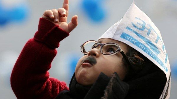 अरविंद केजरीवाल के शपथ ग्रहण में 'बेबी मफलरमैन' को भी न्योता, जानिए कौन है ये एक साल का बच्चा