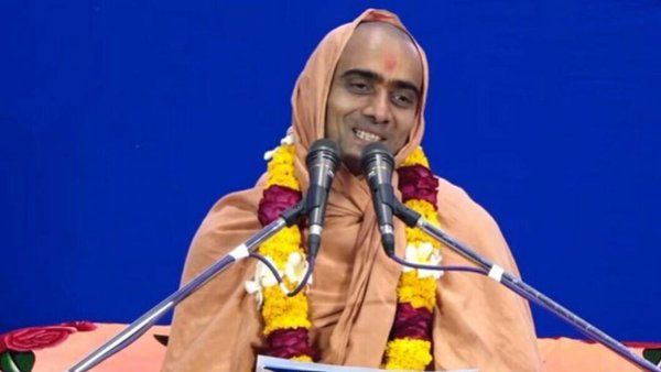 'पीरियड्स में..' वाले स्वामी कृष्णस्वरूप दास के बयान पर भड़के ये डायरेक्टर, कहा- तो ऐसा होगा हिंदू राष्ट्र....