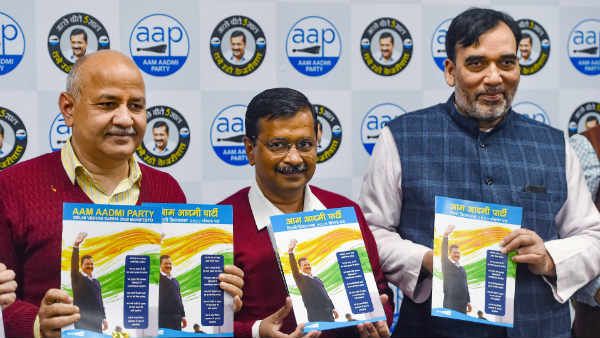 क्या भाजपा के आक्रामक राष्ट्रवाद ने AAP को किया राष्ट्रभक्ति का पाठ पढ़ाने को मजबूर?