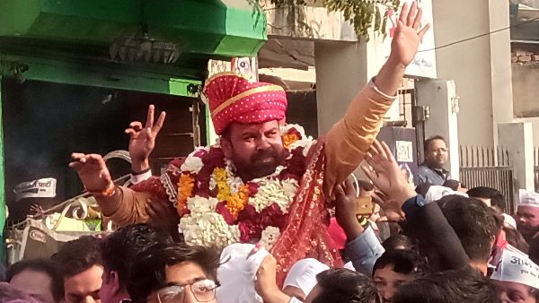 IAS बनने का सपना लेकर दिल्ली आया था 'आप' का ये विधायक, लगातार तीसरी बार बना MLA