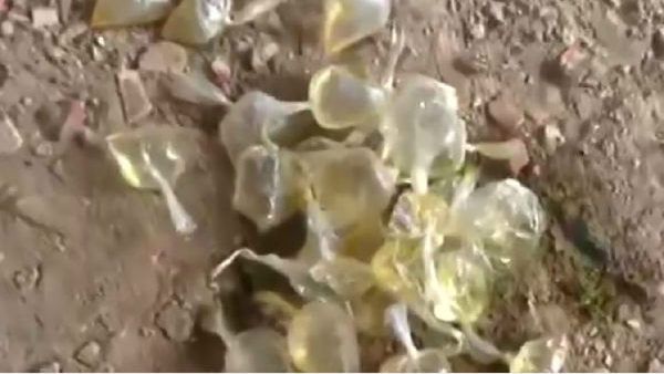 दिल्ली हिंसा: पेट्रोल बम के बाद AAP नेता ताहिर हुसैन के घर से मिले Acid भरे पैकेट्स, देखिए Video