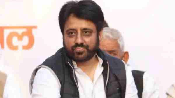 AAP नेता अमानतुल्लाह की जीत पर जश्न मना रहे थे परिजन, मेरठ पुलिस ने दौड़ा-दौड़ाकर पीटा