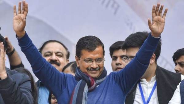 केजरीवाल की जीत पर अखबार में आईं दिलचस्प हेडलाइंस- 'फिर आप की हुई दिल्ली'