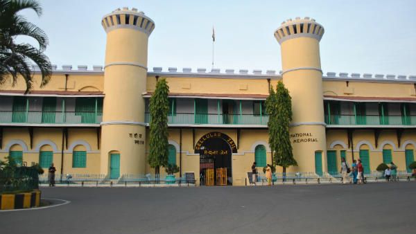 अंडमान जेल में सावरकर की दया याचिका को लेकर केंद्र सरकार का बड़ा बयान